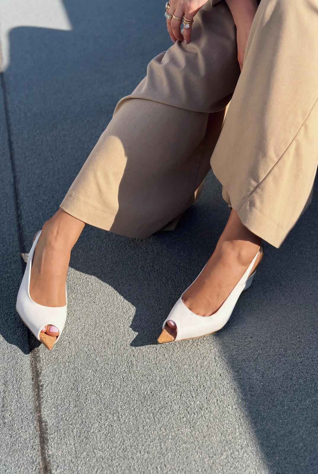 Nerov Beyaz Kırışık Deri Kadın Dolgu Topuklu Sandalet - ILOVESHOES