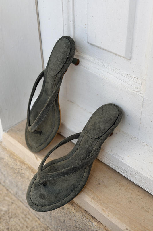Arlene Topuklu Parmak Arası Terlik Haki Süet - ILOVESHOES