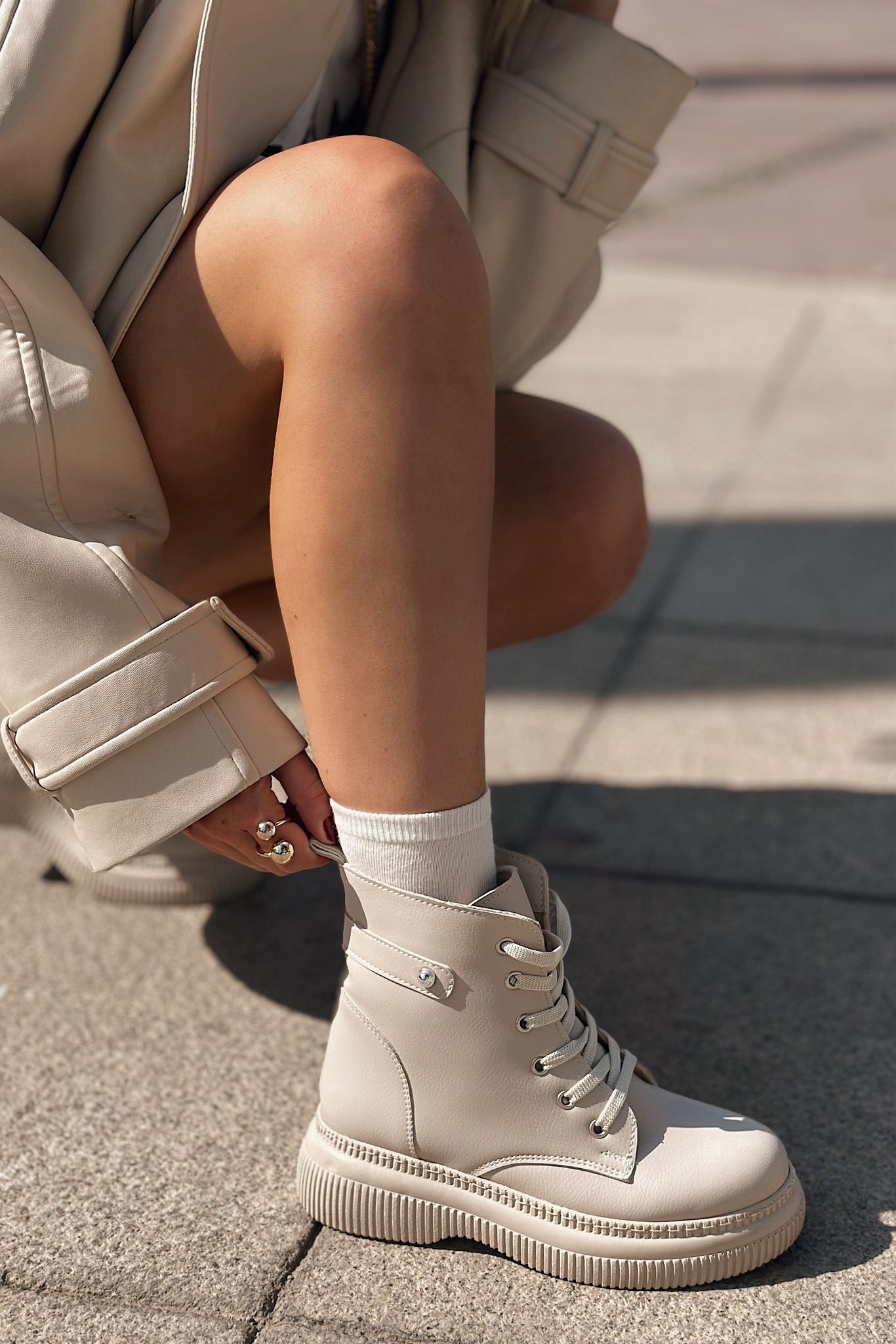 Vonicca Mat Deri Kalın Taban Bej Kadın Postal - ILOVESHOES