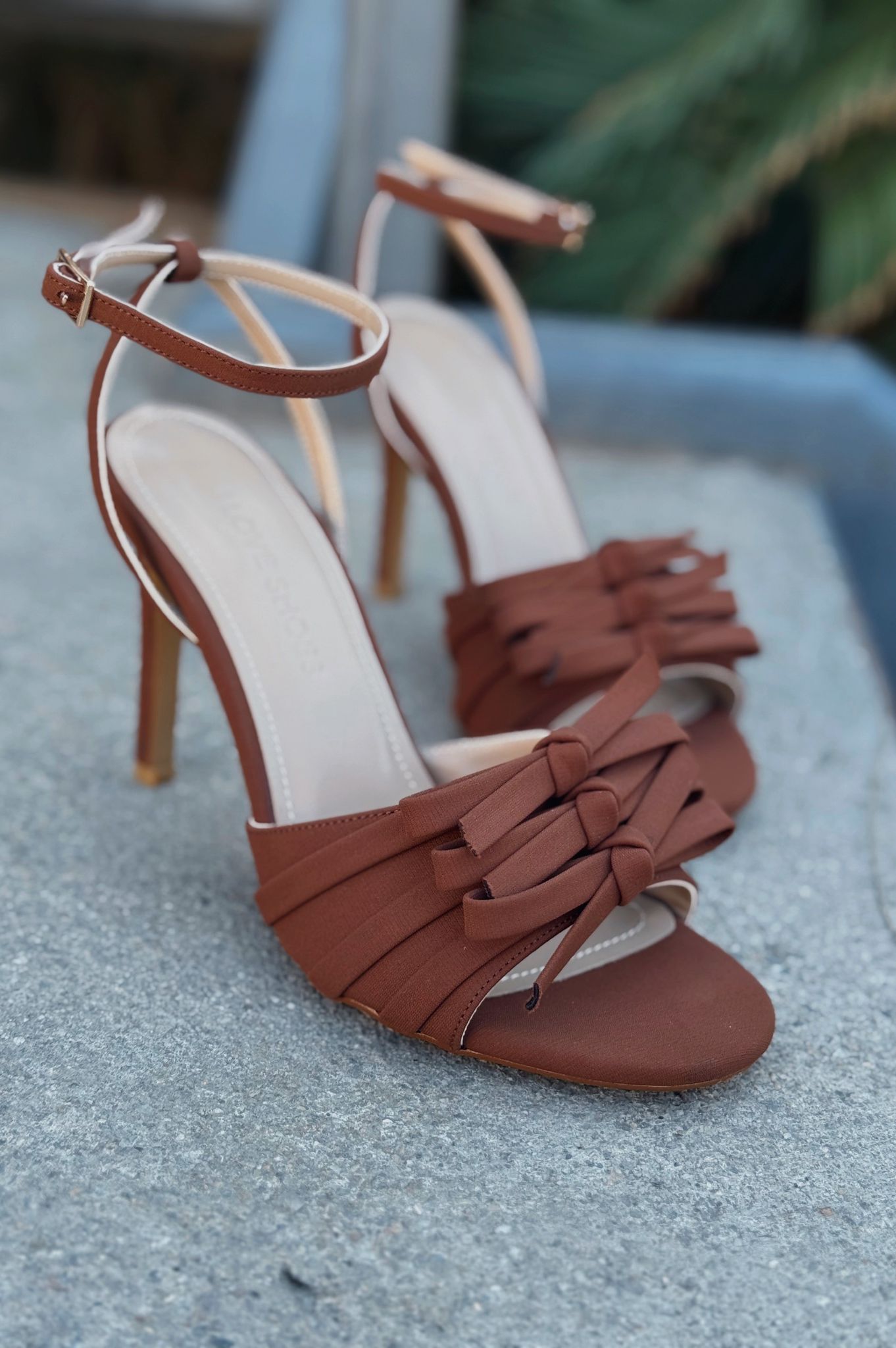 Yanoxse Saten Kahverengi Kurdele Detaylı Topuklu Ayakkabı - ILOVESHOES