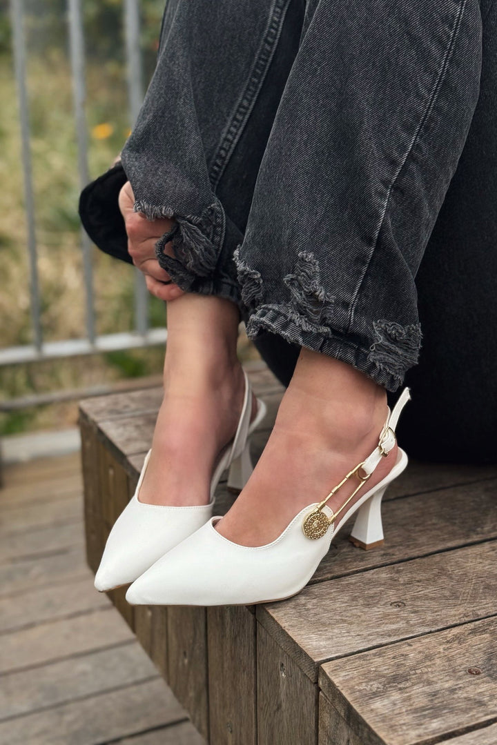 Relvor Mat Deri Beyaz Toka Detaylı Stiletto