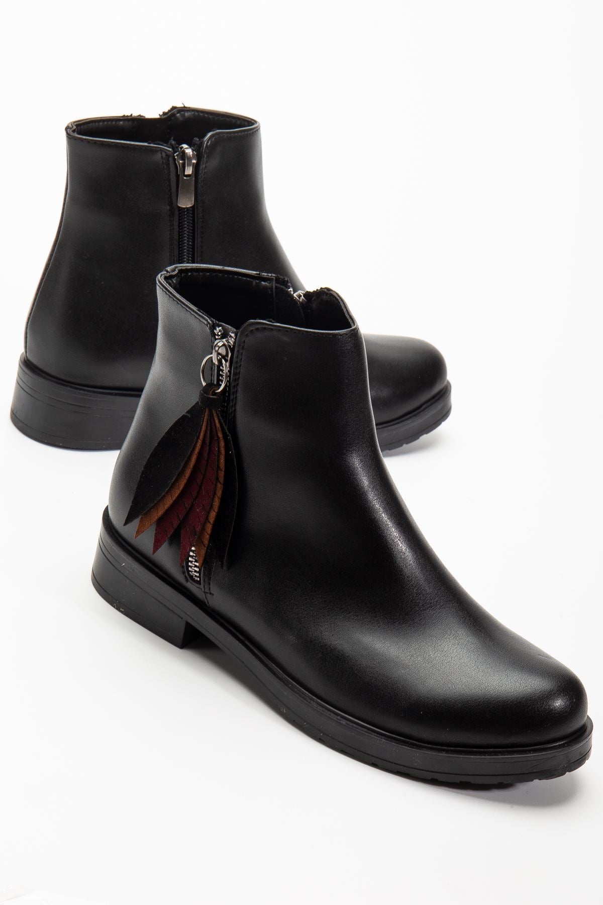 Vaison Kadın Düz Bot Siyah Mat Deri Charmlı - ILOVESHOES