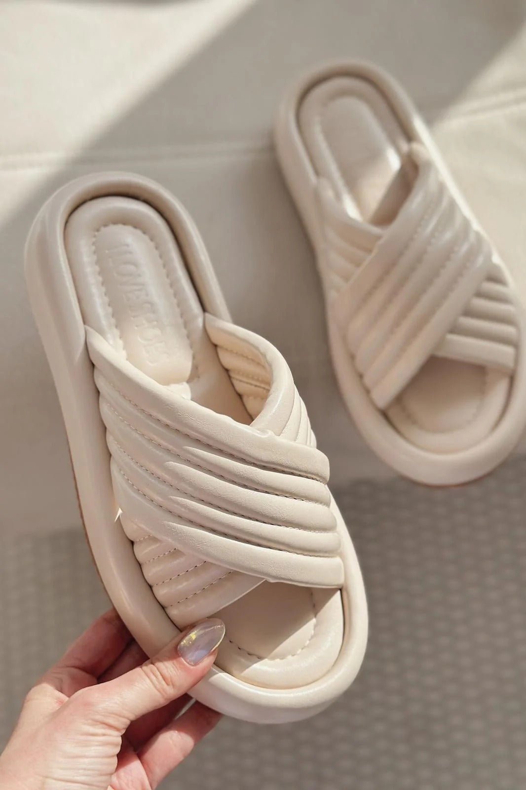 Zayten Mat Deri Bej Çapraz Bant Detaylı Kadın Terlik - ILOVESHOES