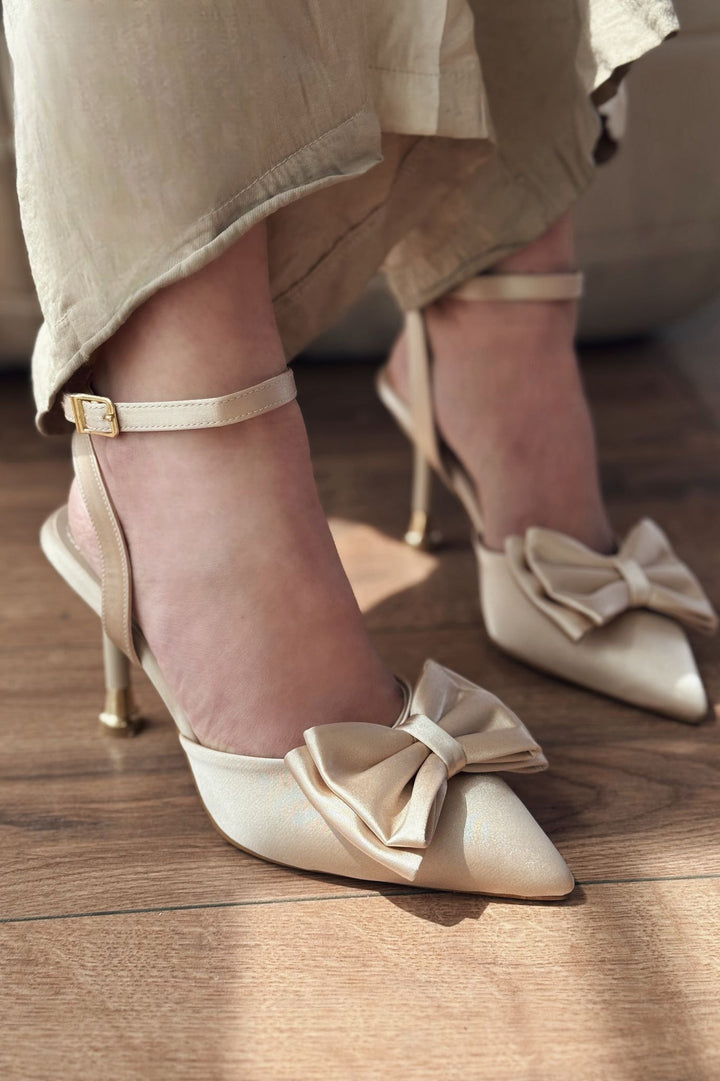 Jorena Saten Bej Fiyonk Detaylı Topuklu Ayakkabı - ILOVESHOES