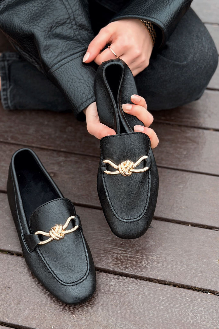 Avelis Kadın Loafer Siyah Mat Deri Fiyonk Detaylı - ILOVESHOES