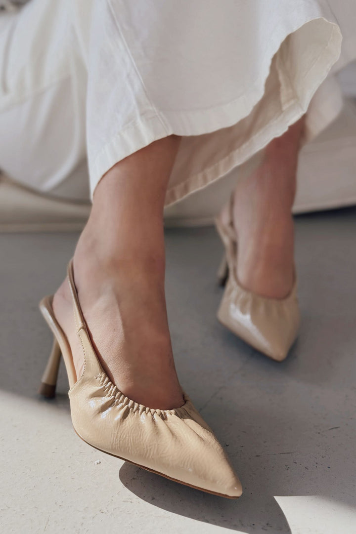Naline Kırışık Rugan Bej Kadın Ayakkabı - ILOVESHOES