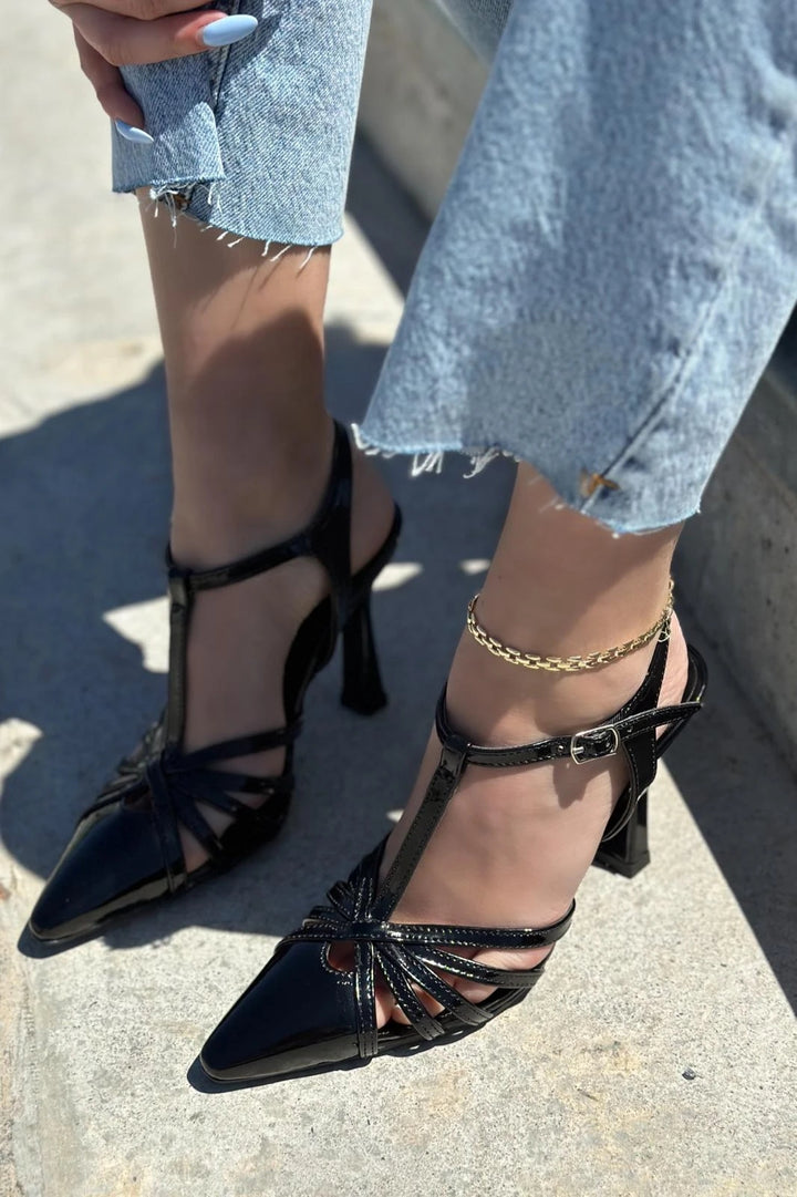 Sonedra Rugan Çapraz Bant Detaylı Stiletto Siyah