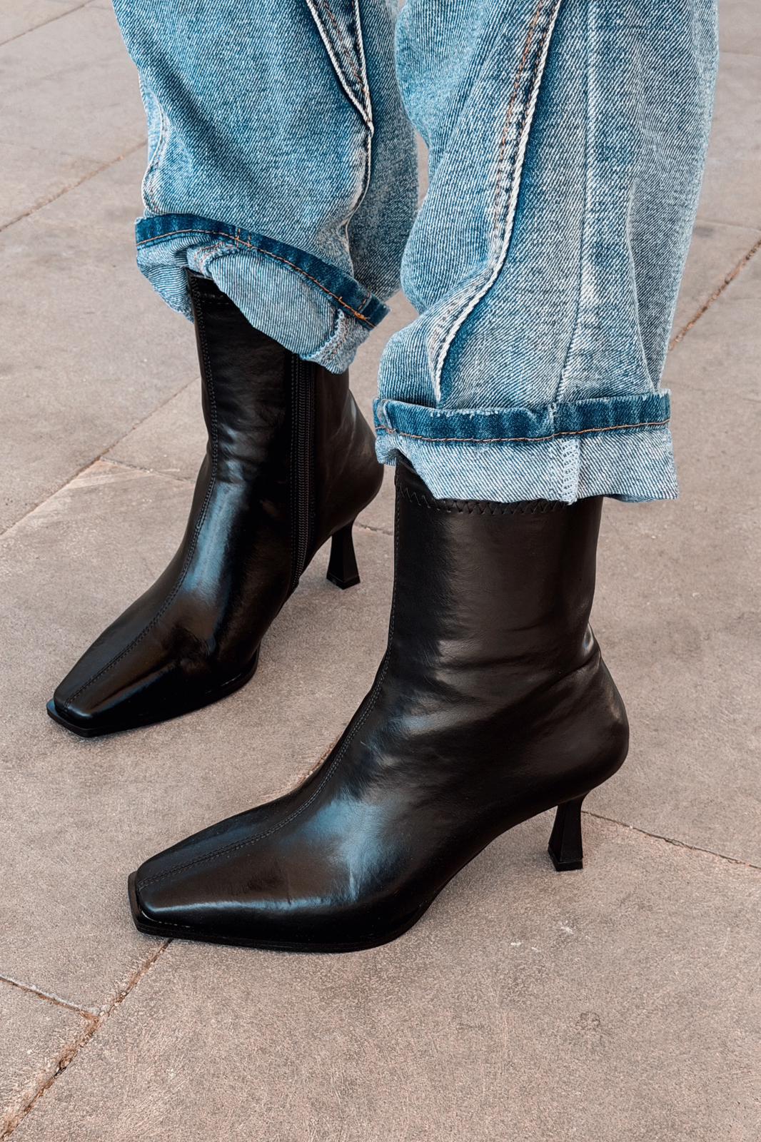 Alderie Kadın Topuklu Bot Siyah Mat Deri - ILOVESHOES