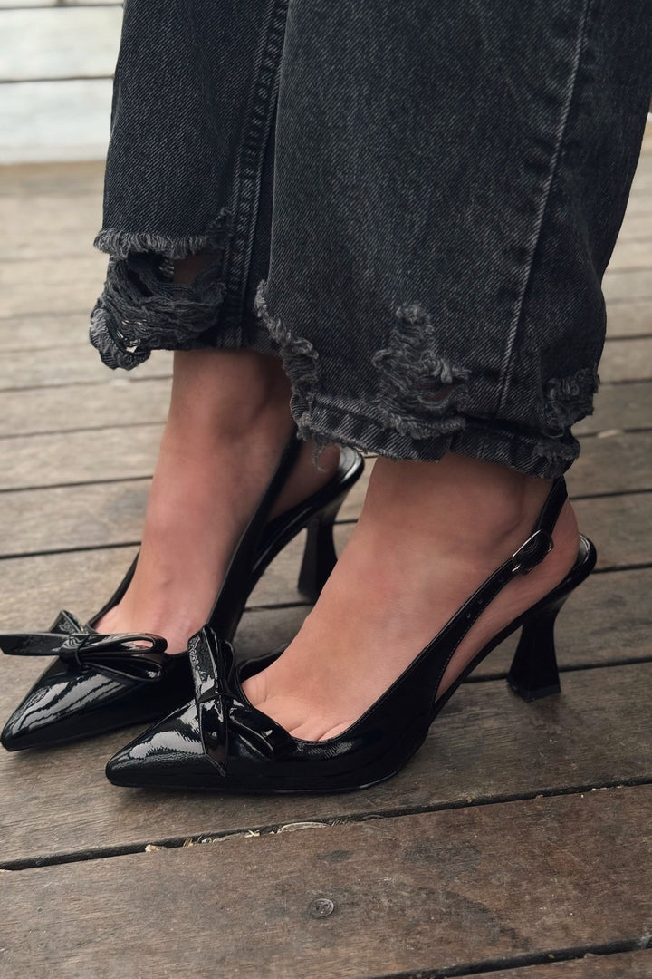 Levista Rugan Siyah Fiyonk Detaylı Stiletto