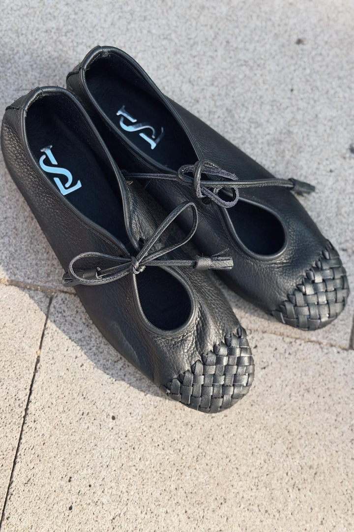 Talorin Hakiki Deri Kadın Bağcıklı Babet Siyah - ILOVESHOES