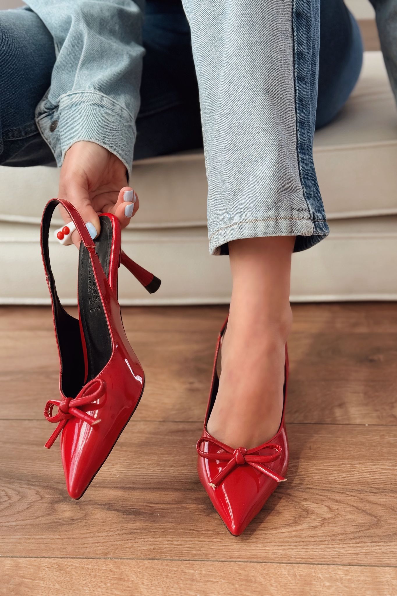 Avalis Rugan Kırmızı Fiyonk Detaylı Topuklu Kadın Ayakkabı - ILOVESHOES Türkiye
