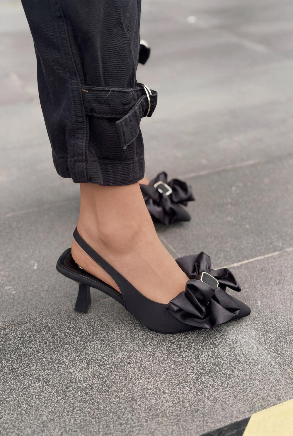 Velune Stiletto Siyah Saten Fiyonk Detaylı - ILOVESHOES