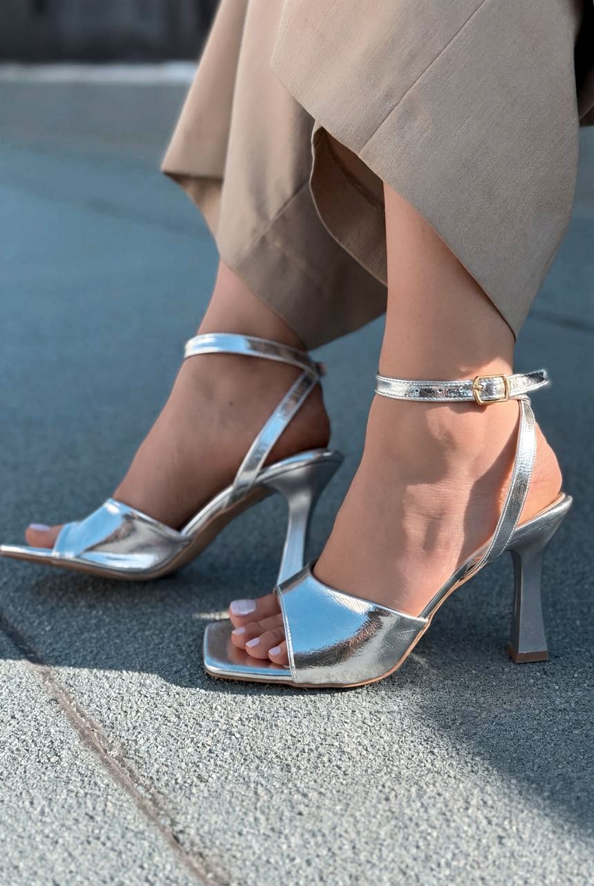 Velniel Gümüş Kırışık Deri Kadın Topuklu Sandalet - ILOVESHOES