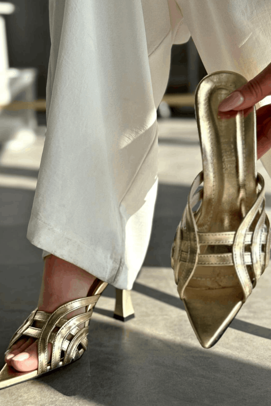 Lumon Parlak Deri Gold Bant Detaylı Topuklu Terlik - ILOVESHOES