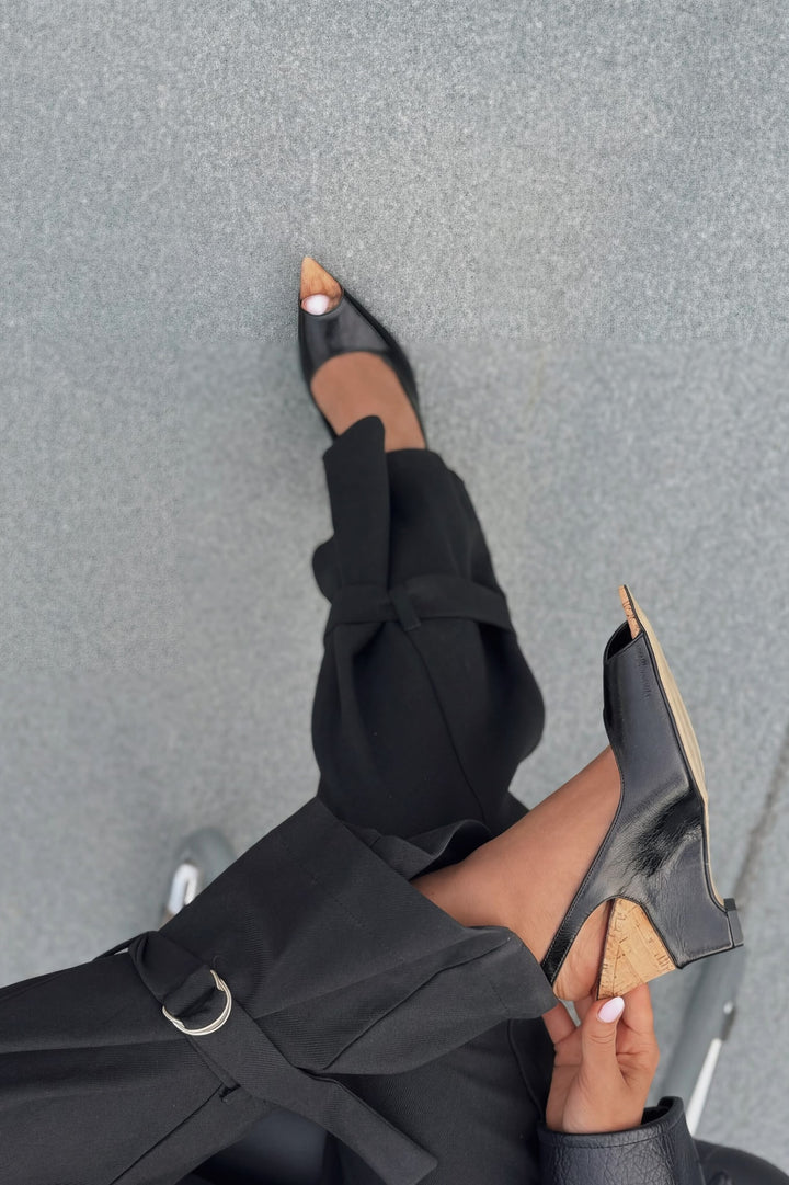 Nerov Siyah Kırışık Deri Kadın Dolgu Topuklu Sandalet - ILOVESHOES