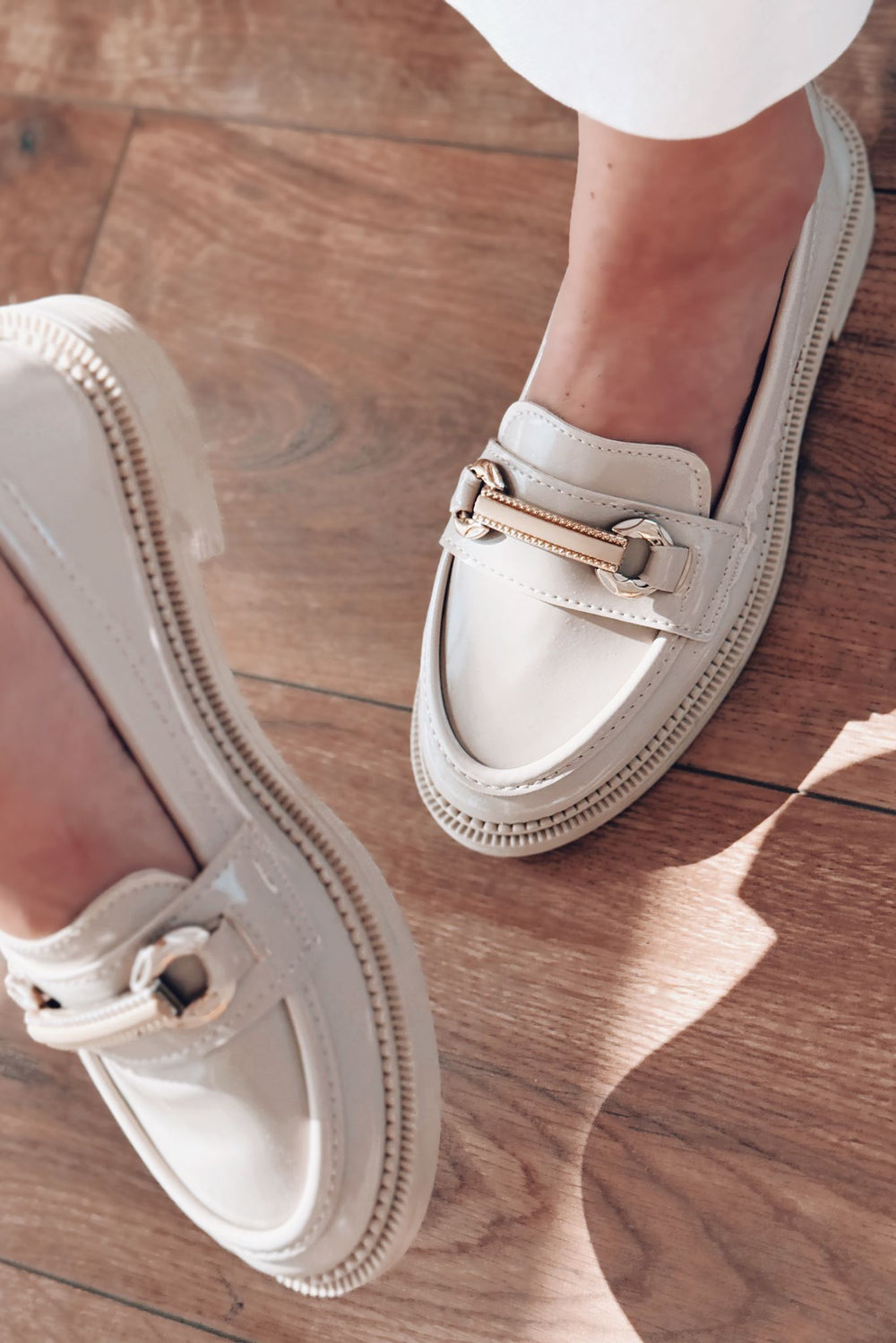 Duvra Rugan Bej Gold Toka Detaylı Kadın Loafer - ILOVESHOES