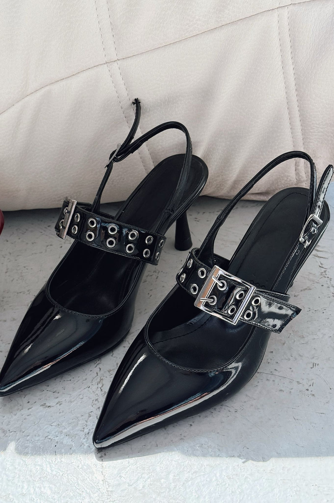 Benor Rugan Siyah Toka Detaylı Stiletto