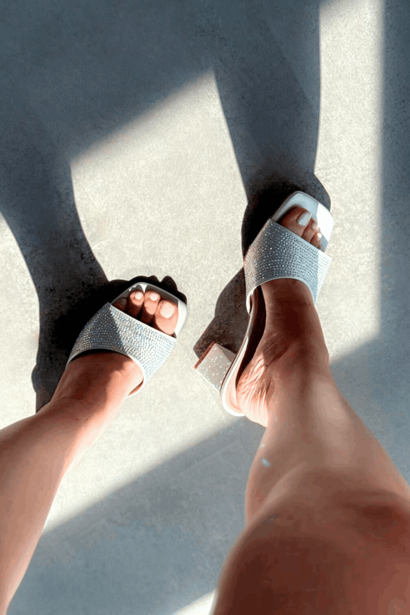 Norma Saten Gümüş Taş Detaylı Kalın Topuklu Terlik - ILOVESHOES