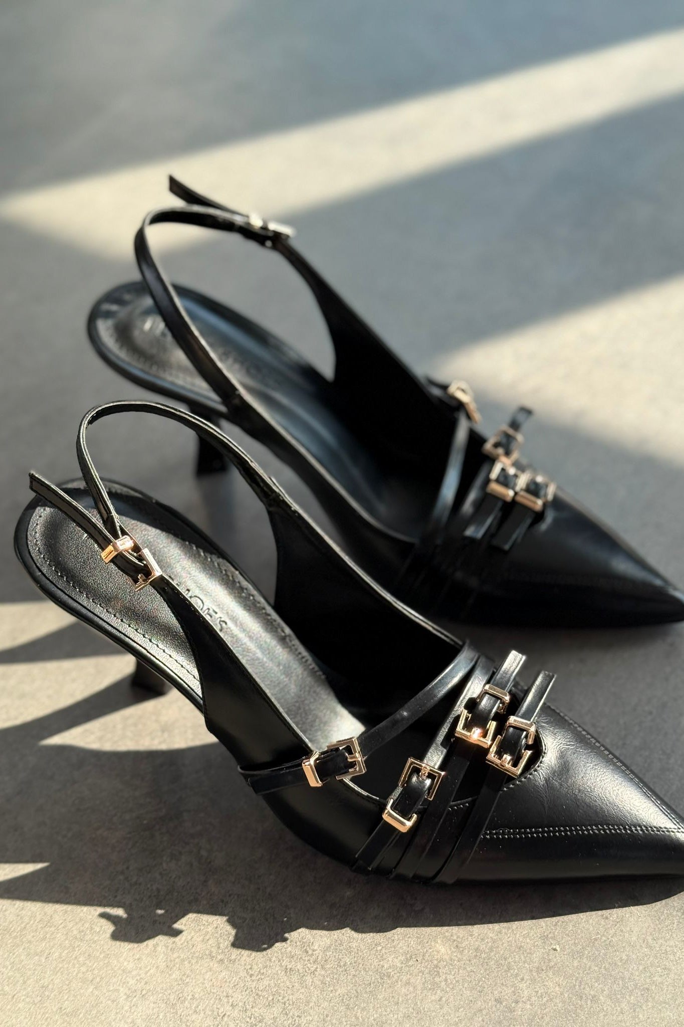 Veloro Mat Deri Toka Detaylı Siyah Stiletto - ILOVESHOES