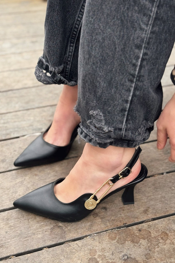 Relvor Mat Deri Siyah Toka Detaylı Stiletto