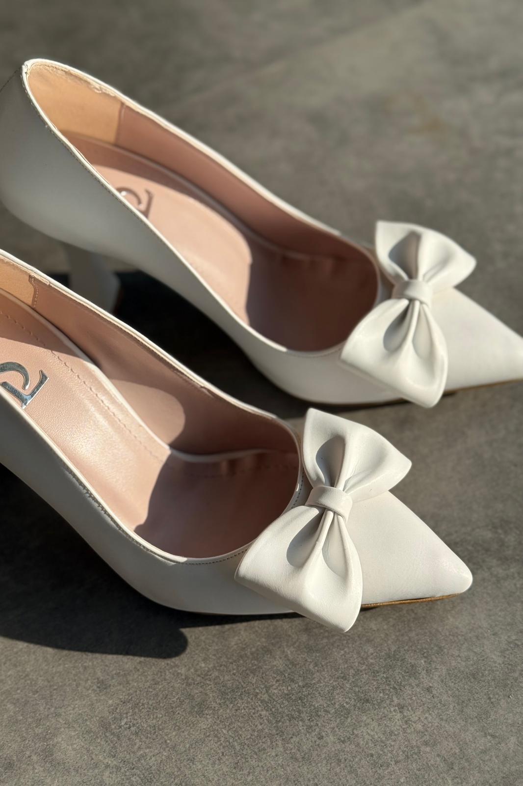 Odrin Mat Deri Beyaz Fiyonk Detaylı Stiletto - ILOVESHOES