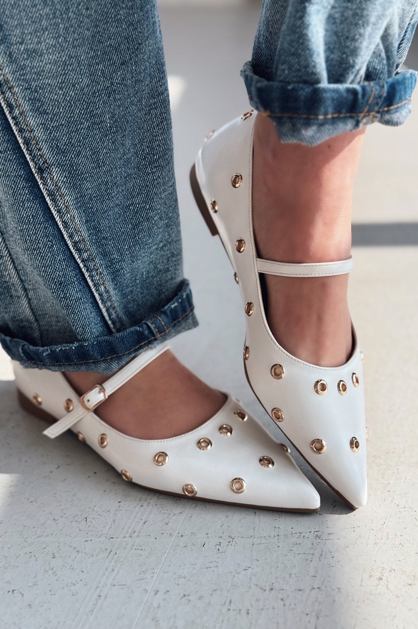 Zelix Mat Zımba Detaylı Beyaz Kadın Babet - ILOVESHOES