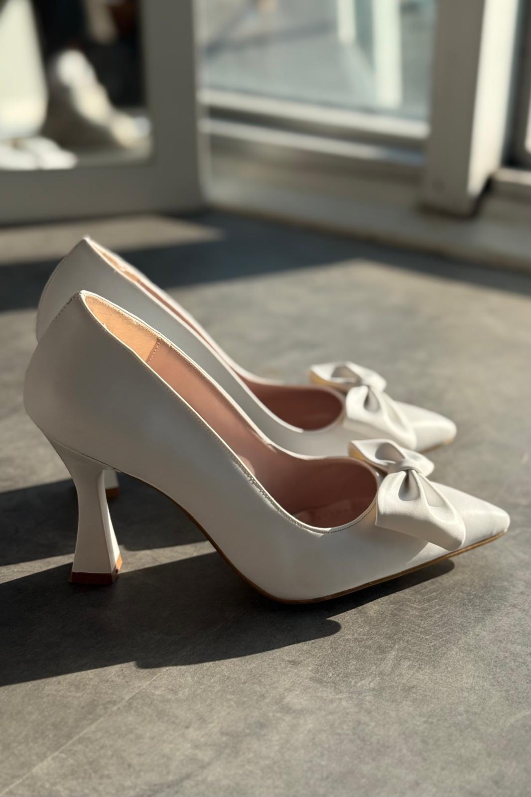 Odrin Mat Deri Beyaz Fiyonk Detaylı Stiletto - ILOVESHOES