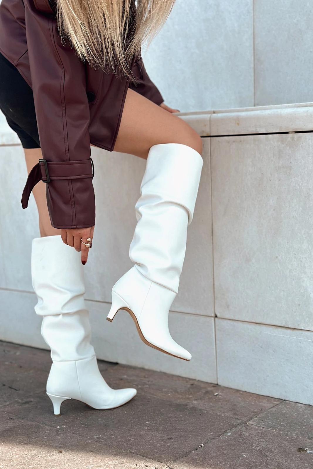 Sollet Beyaz Körüklü İnce Topuklu Günlük Kadın Çizme