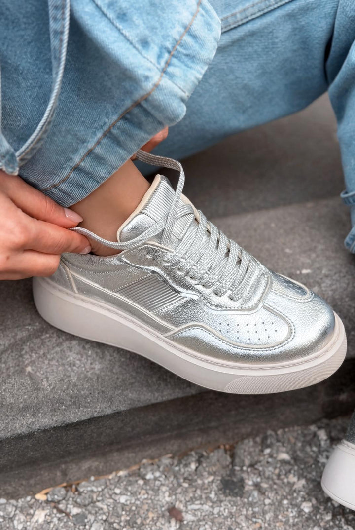 Larisa Kadın Spor Ayakkabı Gümüş Parlak Deri - ILOVESHOES
