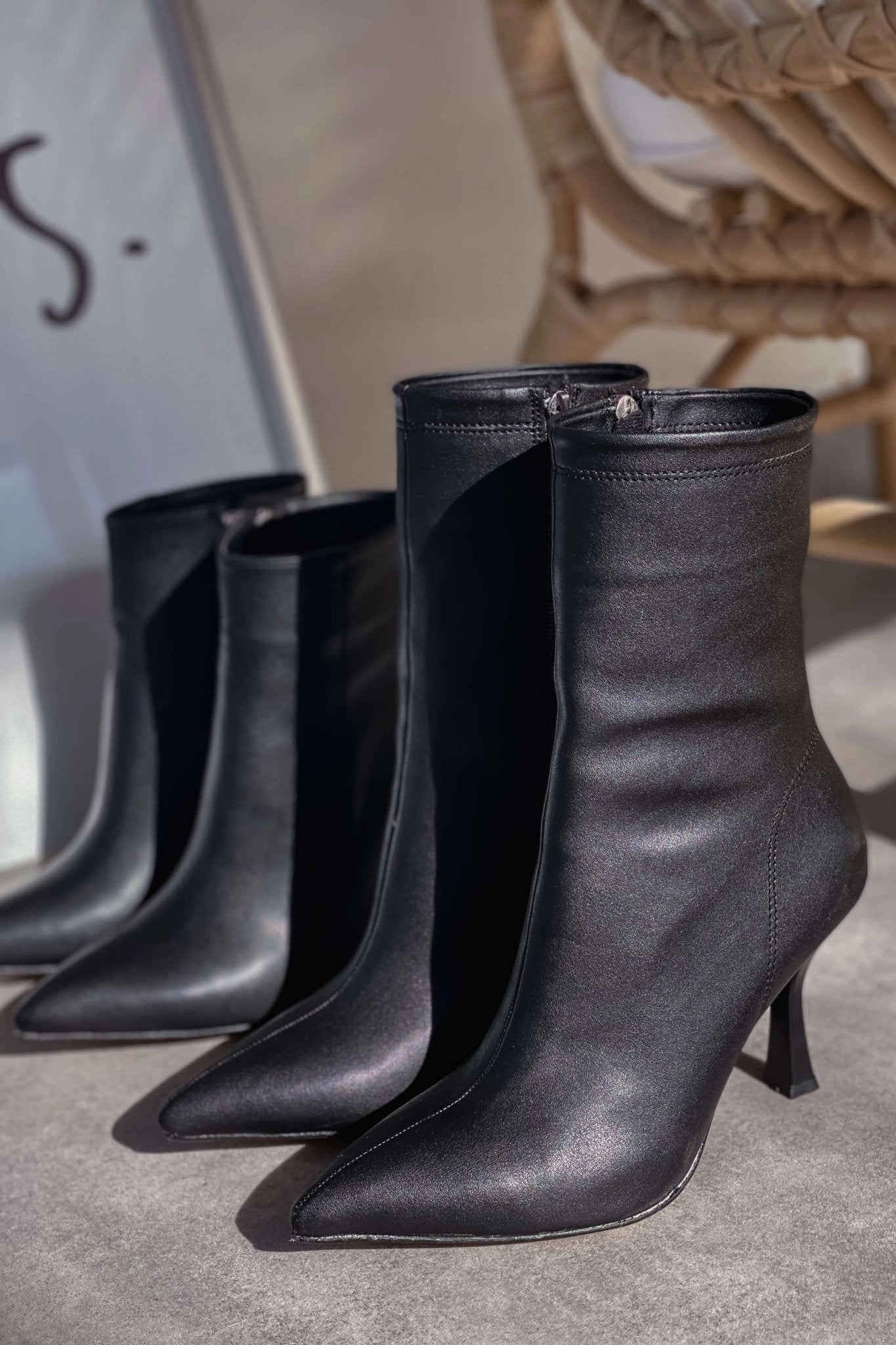 Licent Kadın Mat Deri Topuklu Bot Siyah - ILOVESHOES