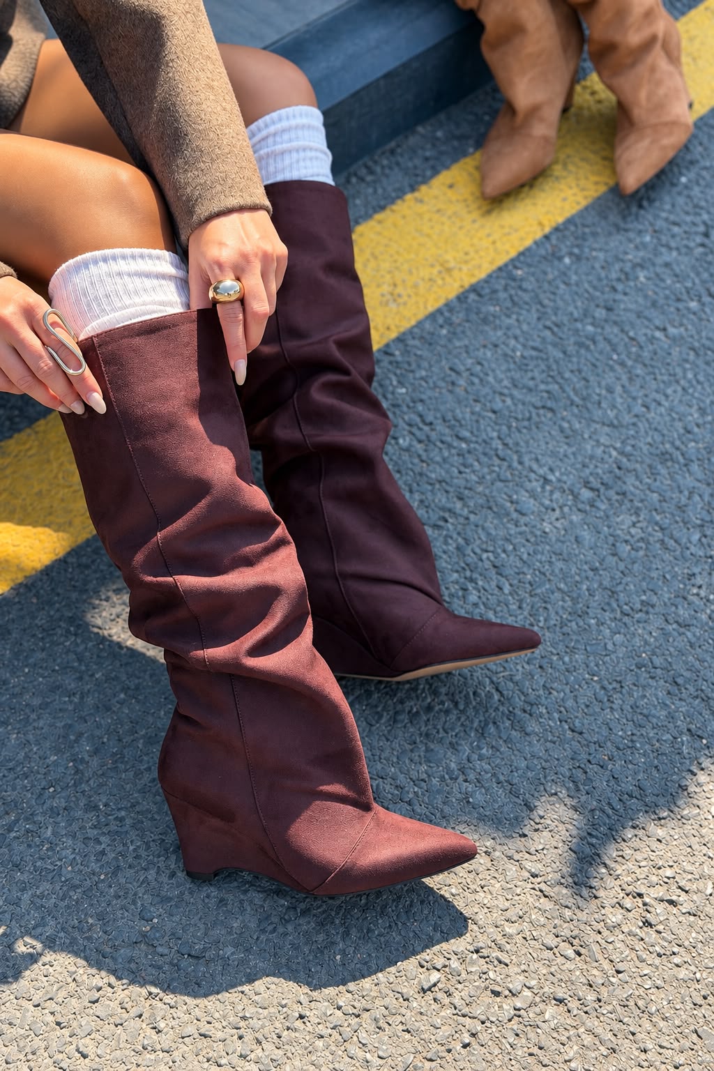 Arenia Acı Kahve Süet Kadın Dolgu Topuklu Çizme - ILOVESHOES