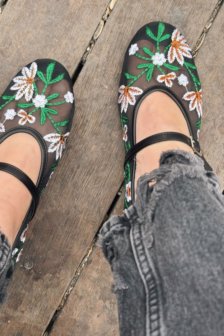 Krysol Nakış Detaylı Siyah File Babet