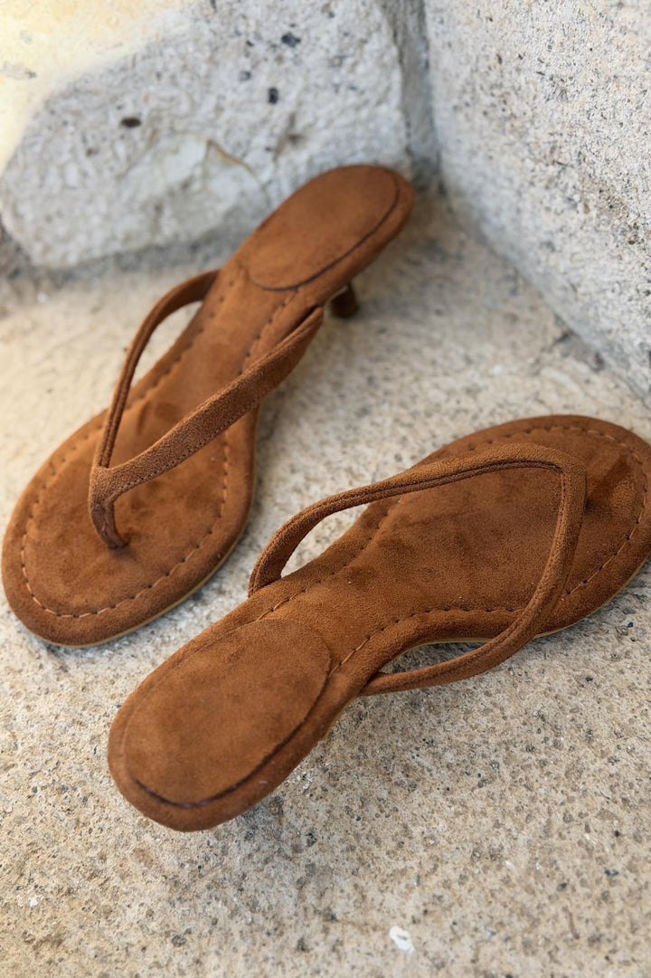 Arlene Topuklu Parmak Arası Terlik Taba Süet - ILOVESHOES