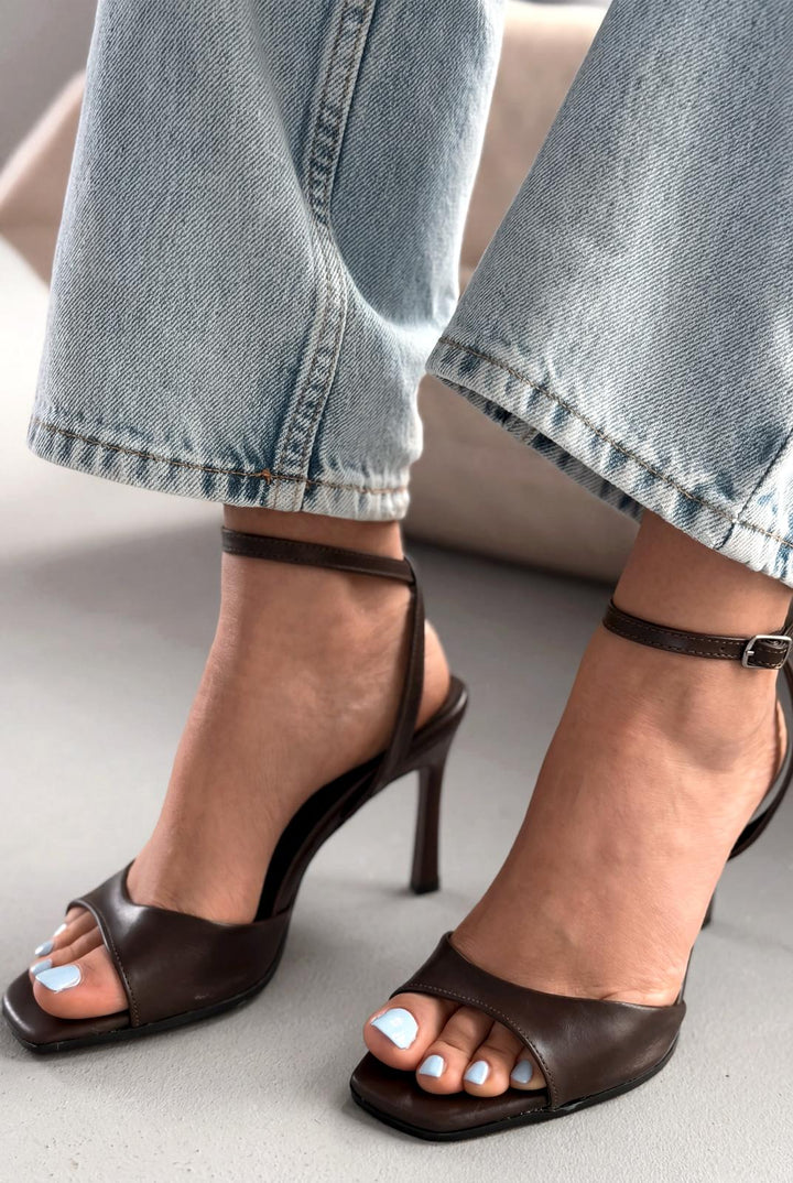 Elvona Acıkahve Mat Deri Kadın Topuklu Sandalet - ILOVESHOES