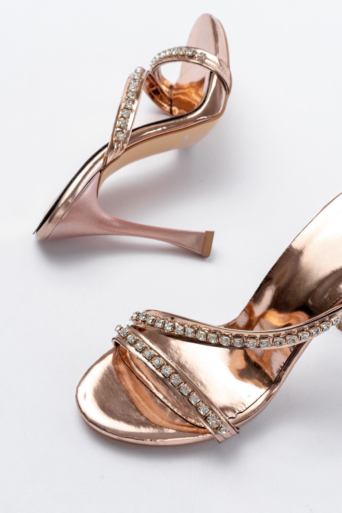 Suvana Parlak Deri Rose Taş Detaylı Topuklu Terlik - ILOVESHOES