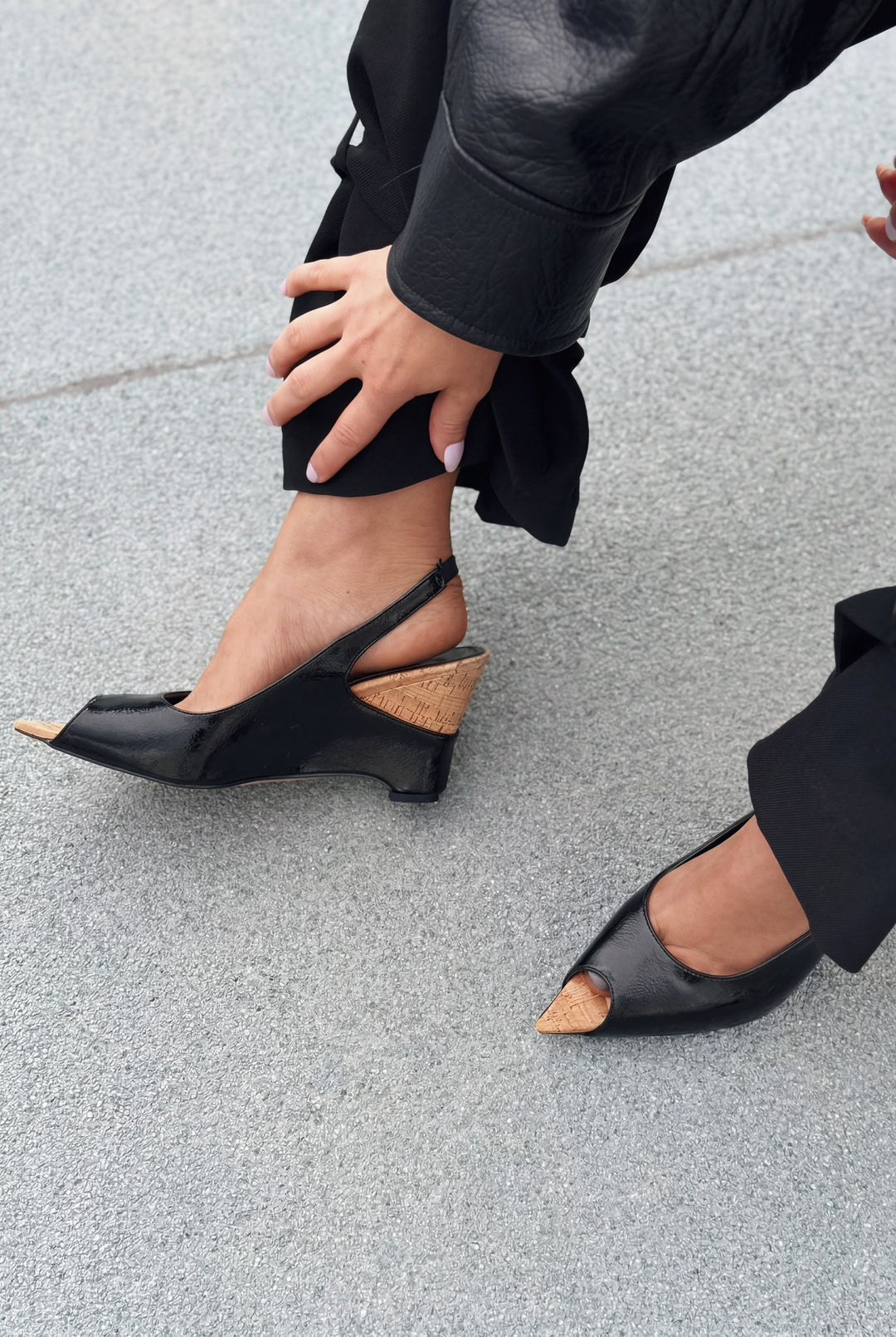 Nerov Siyah Kırışık Deri Kadın Dolgu Topuklu Sandalet - ILOVESHOES