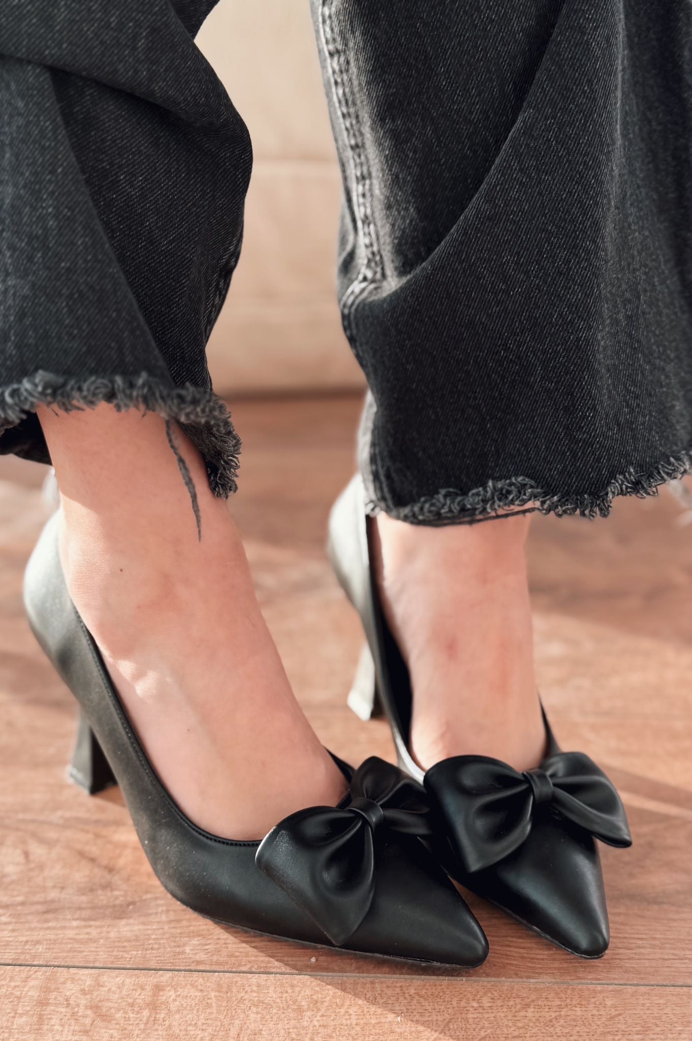 Odrin Mat Deri Siyah Fiyonk Detaylı Stiletto - ILOVESHOES