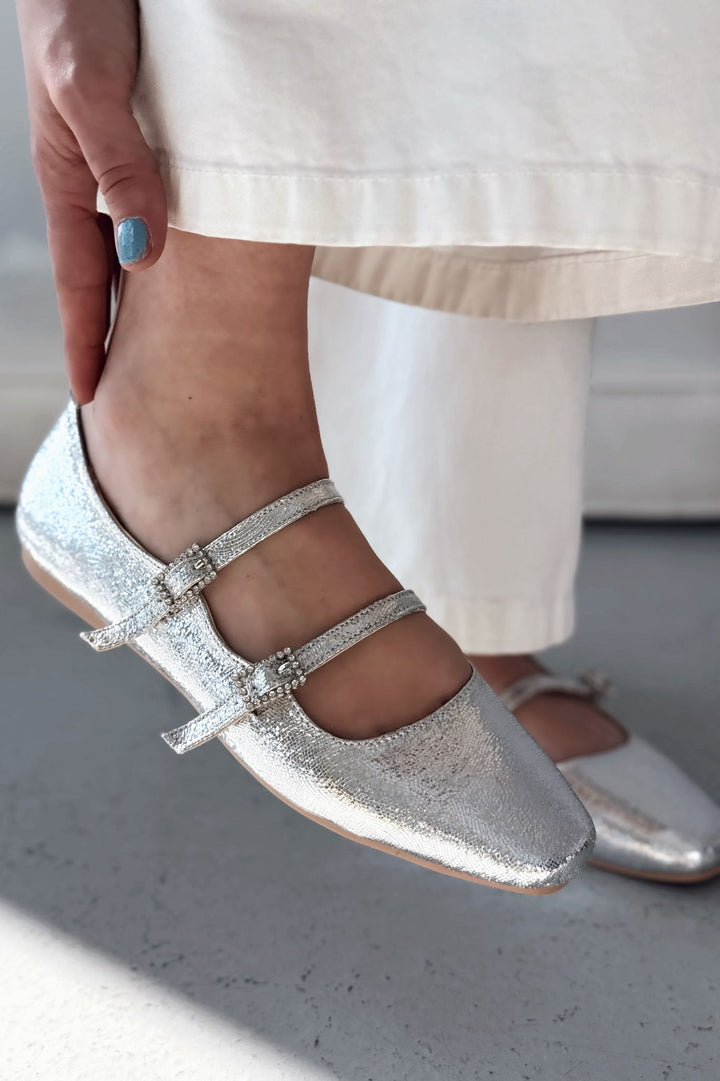 Harwor Parlak Deri Toka Detaylı Kadın Babet Gümüş - ILOVESHOES Türkiye