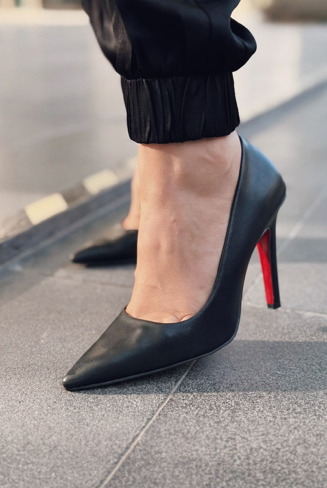 Noxi Siyah Mat Deri Kadın Stiletto