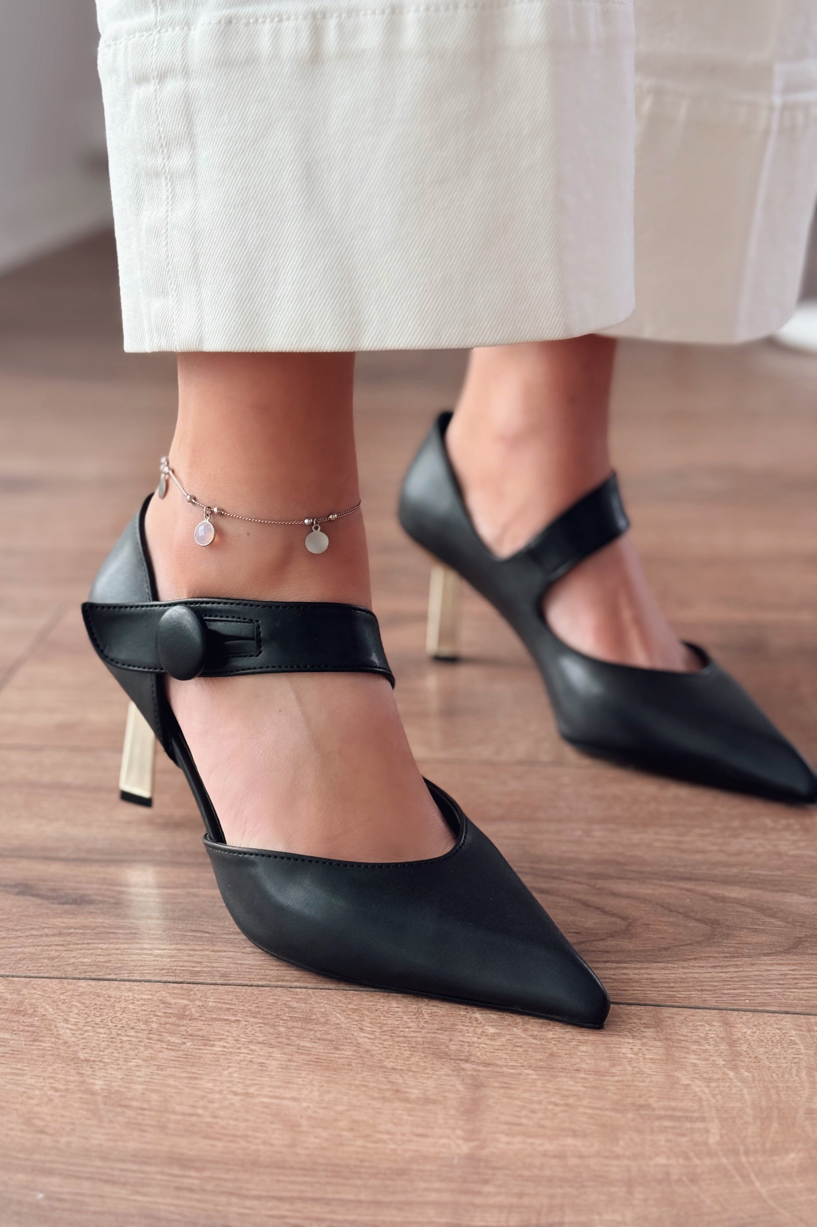 Wasord Mat Deri Düğme Detaylı Stiletto Siyah