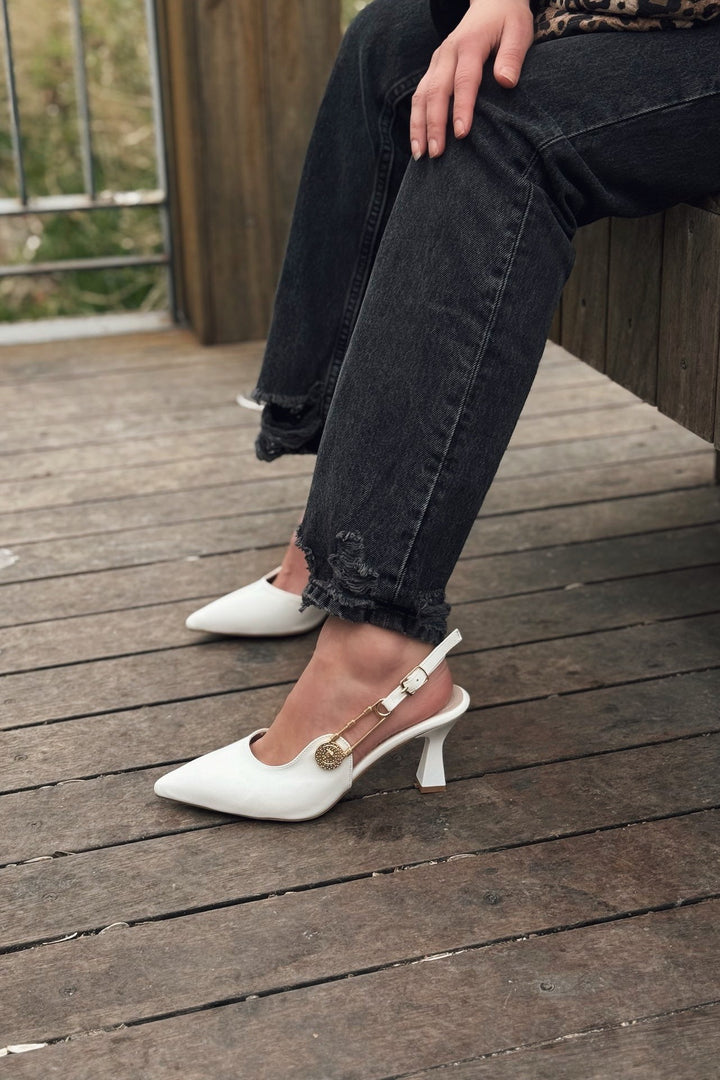 Relvor Mat Deri Beyaz Toka Detaylı Stiletto