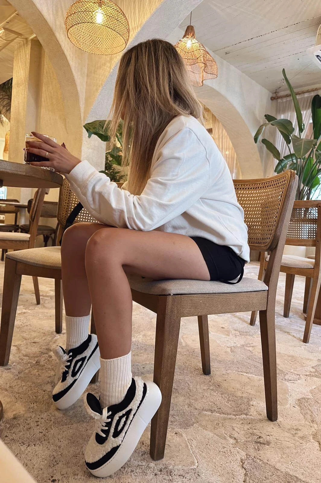 Poffy Peluş Kalın Taban Kadın Spor Ayakkabı Siyah-Beyaz