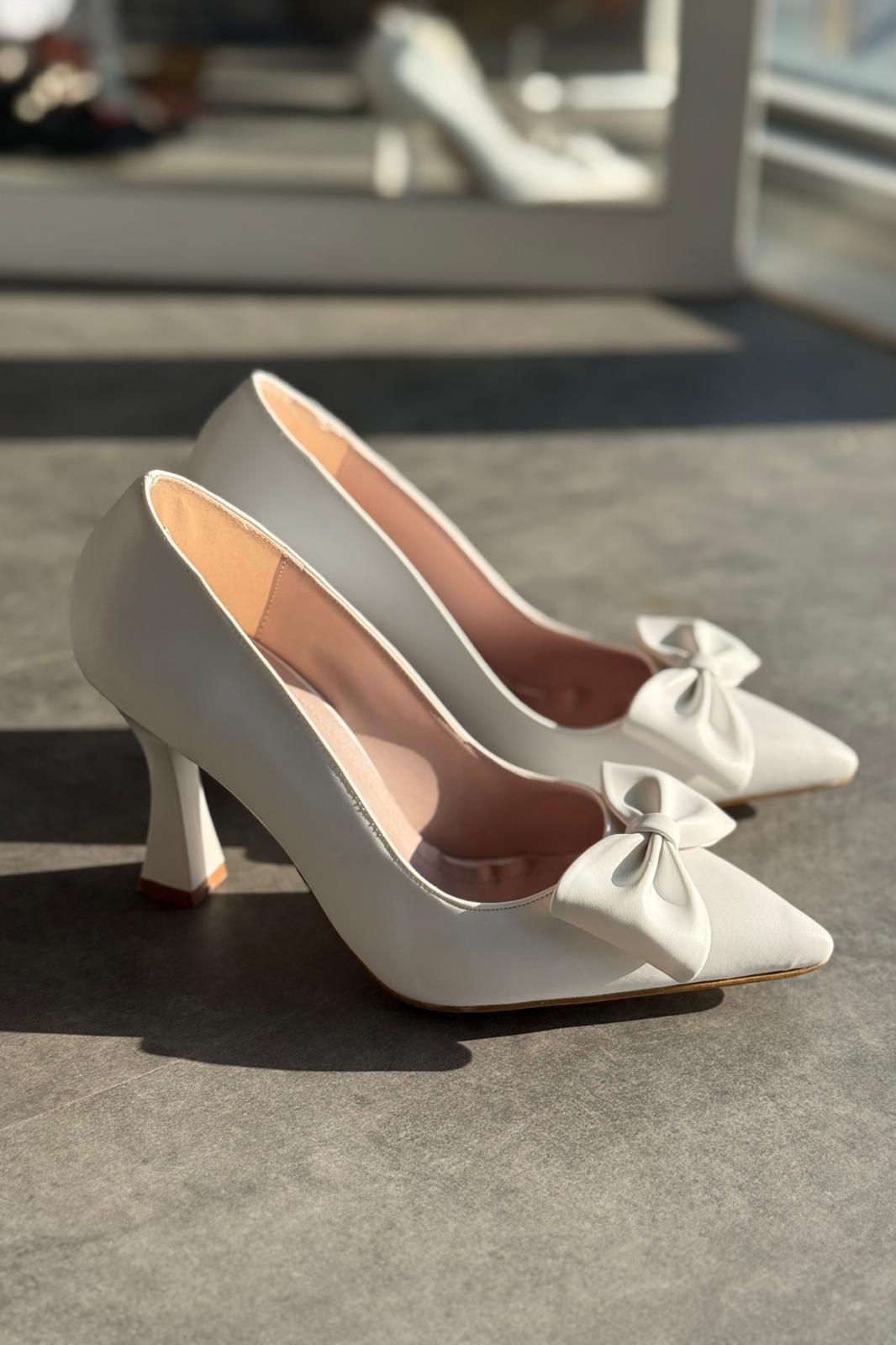 Odrin Mat Deri Beyaz Fiyonk Detaylı Stiletto - ILOVESHOES