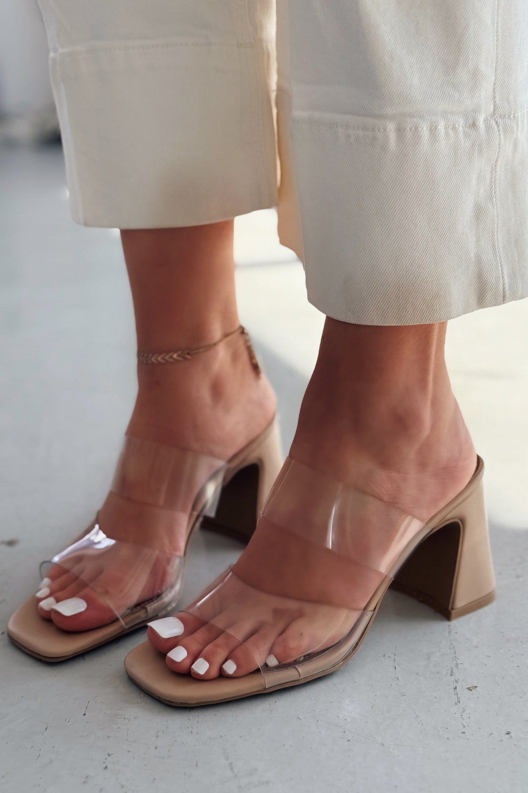 Powent Mat Deri Şeffaf Bant Detaylı Terlik Nude