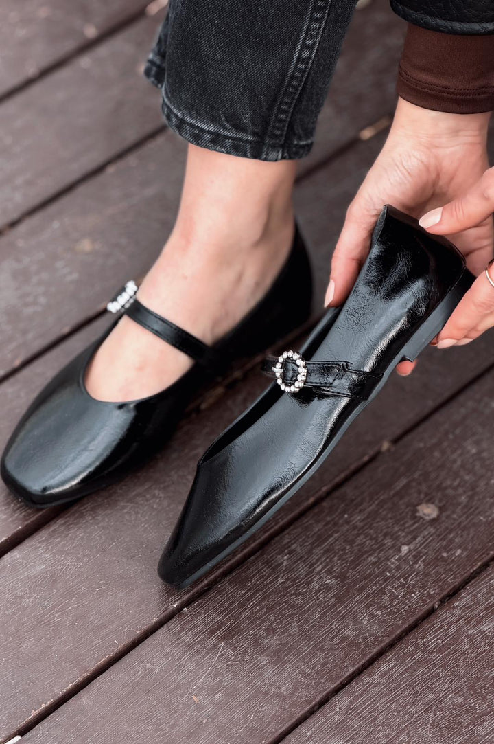 Selia Kadın Babet Siyah Kırışık Rugan - ILOVESHOES