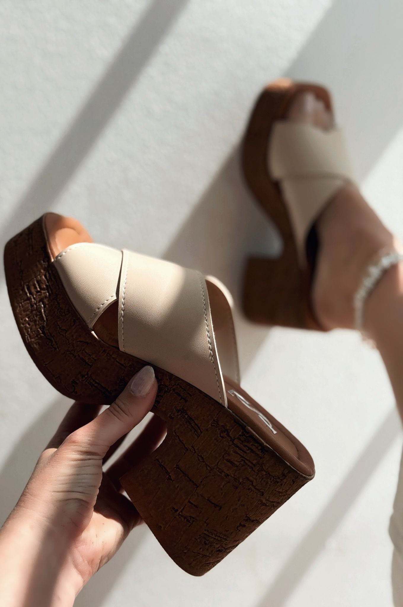 Oyarso Mat Deri Bej Çapraz Bantlı Kadın Platform Terlik - ILOVESHOES
