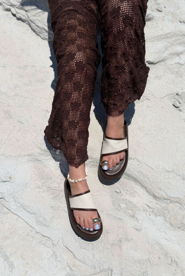 Sarven Acı Kahve Mat Deri Kadın Parmak Arası Terlik - ILOVESHOES