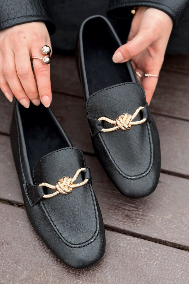Avelis Kadın Loafer Siyah Mat Deri Fiyonk Detaylı - ILOVESHOES
