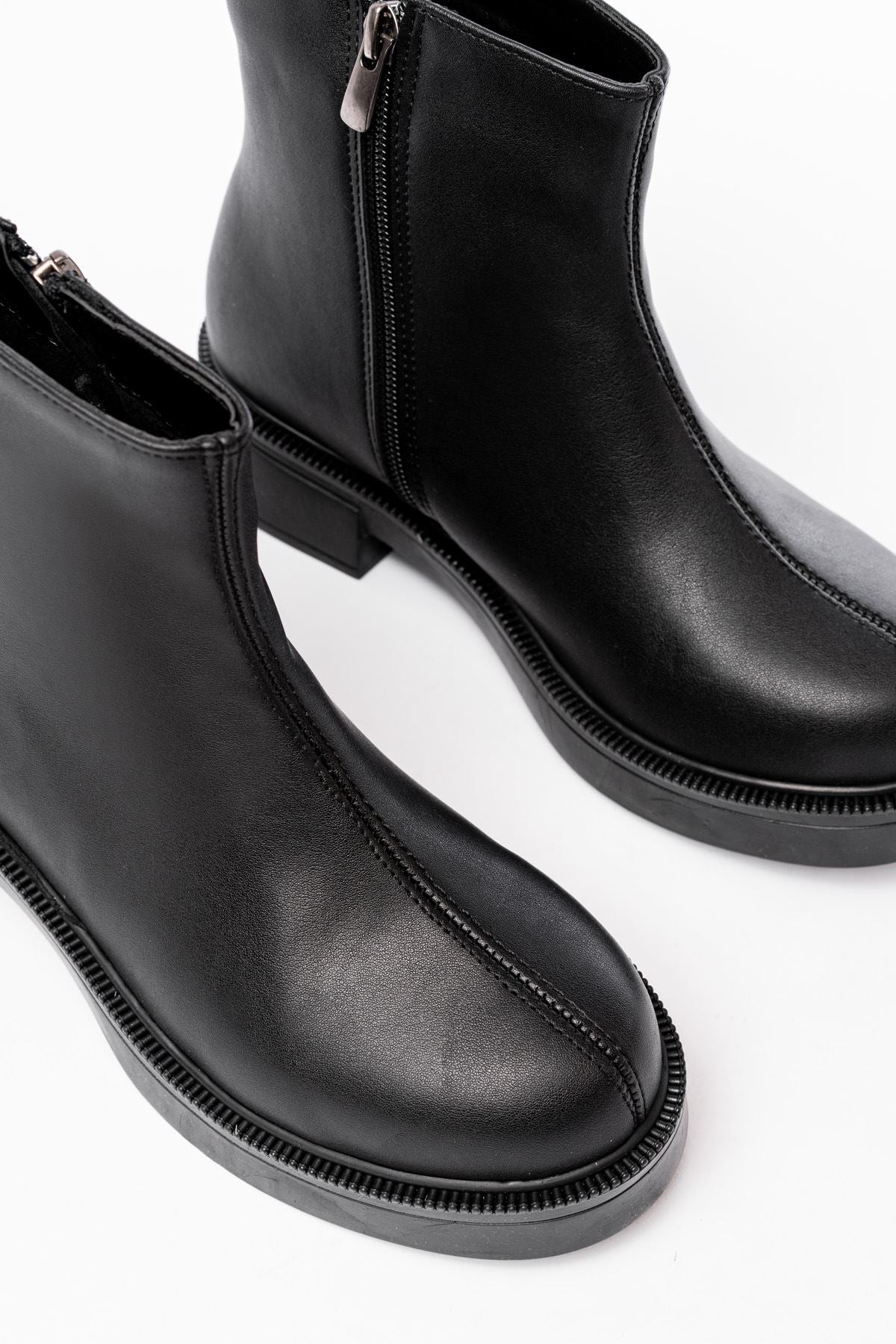 Myrelis Kadın Düz Bot Siyah Mat Deri - ILOVESHOES