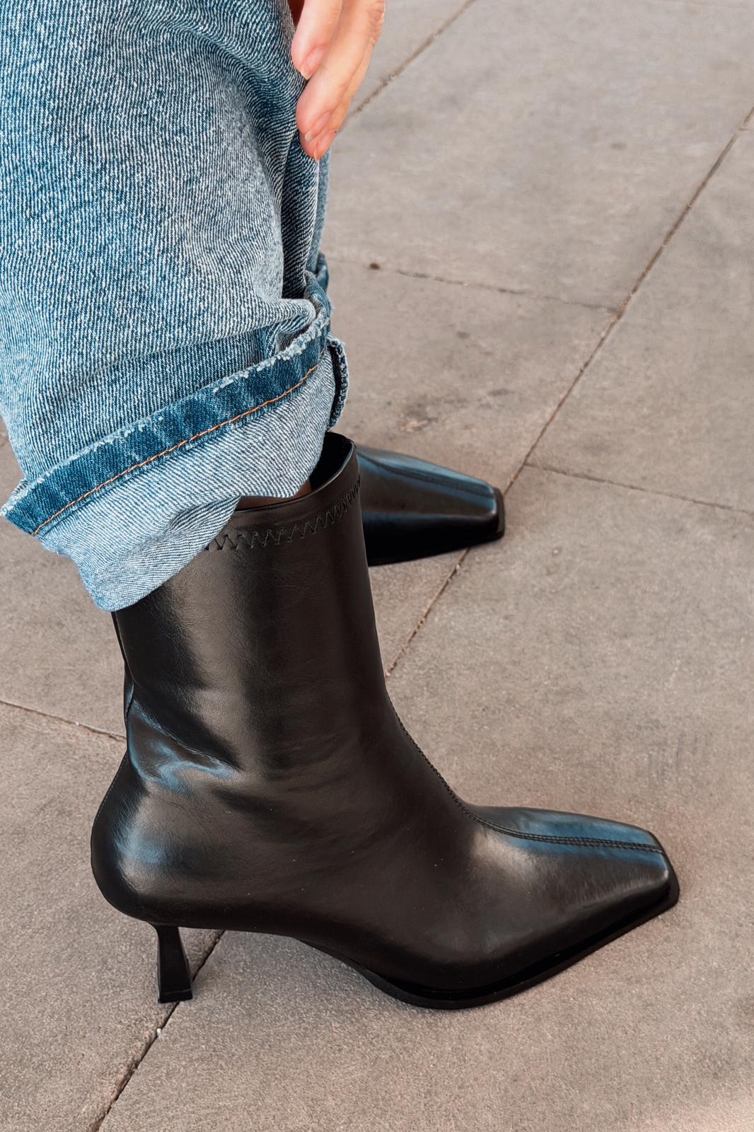 Alderie Kadın Topuklu Bot Siyah Mat Deri - ILOVESHOES